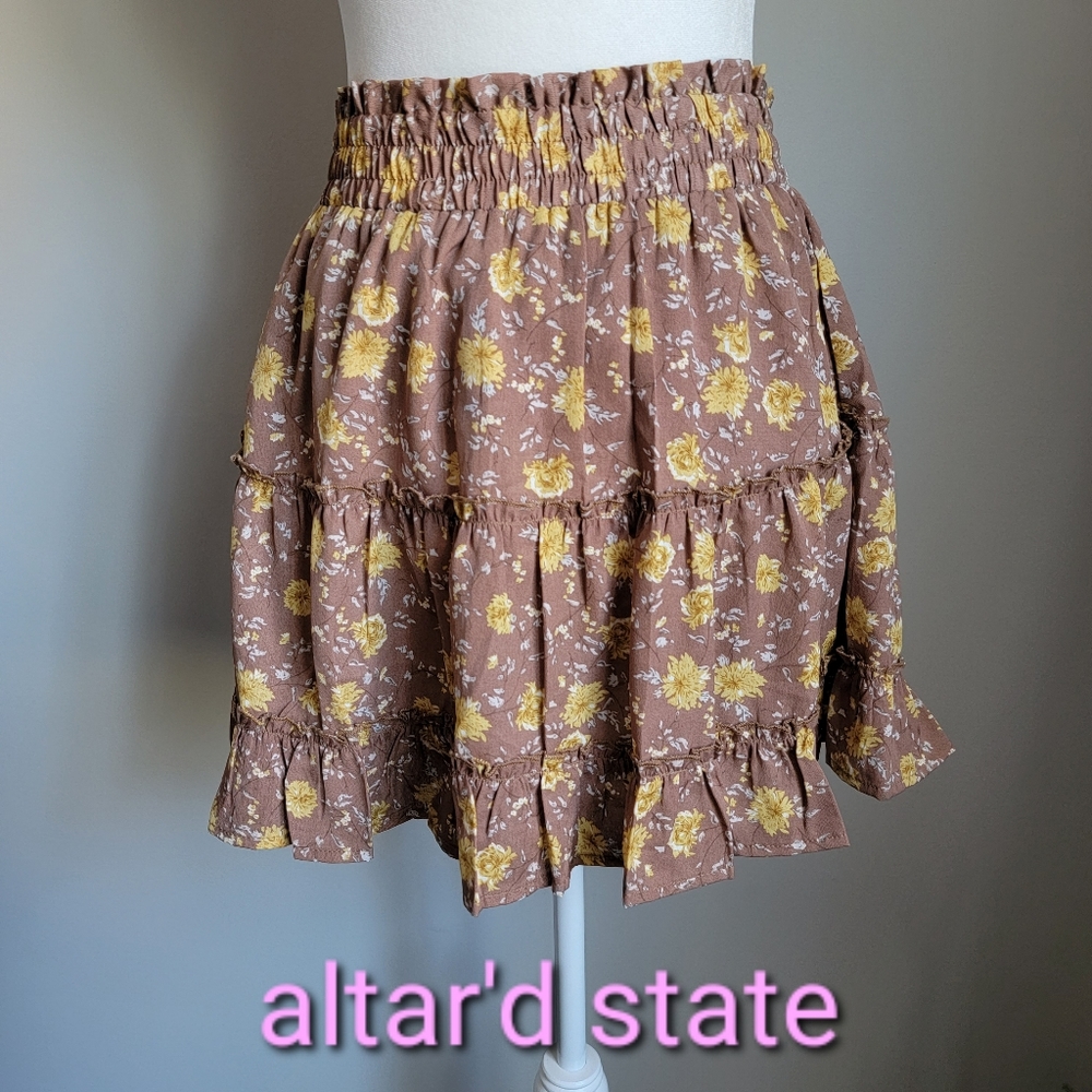 NWOT Altar'd State floral skirt ruffled - sz large